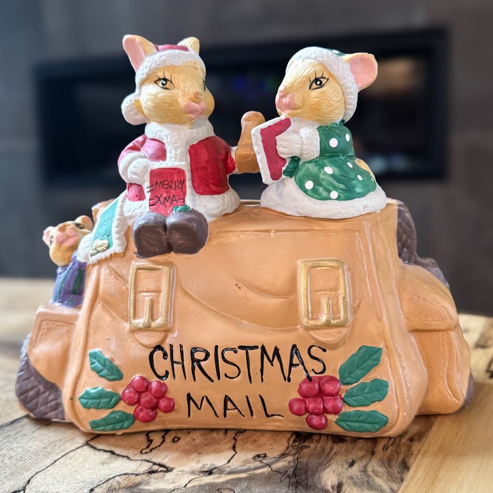 Vintage 1980's "CHRISTMAS MAIL" Card Holder  Anthropomorphic Holiday Mice Family